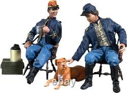 BRITAINS SOLDIERS 31307 Good Friends and Good Conversation Two Officers & Dog