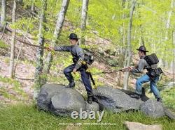 BRITAINS SOLDIERS 31490 Scrambling Up The Roundtops Metal & Resin Set