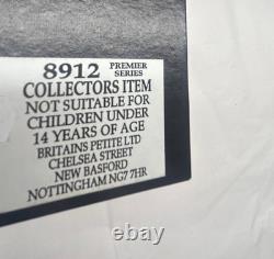 BRITAINS SOLDIERS 8912 4.5 Howitzer with Limber & 4-Man Khaki Detachment Set