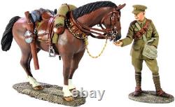 BRITAINS SOLDIERS WW1 23063 1916-18 British Lancer Feeding Horse