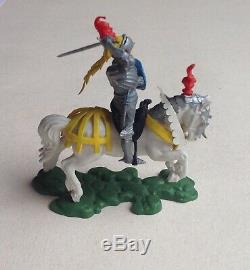 BRITAINS Swoppet No. 1452 MOUNTED KNIGHT ATTACKING & RARE WHITE WALKING HORSE