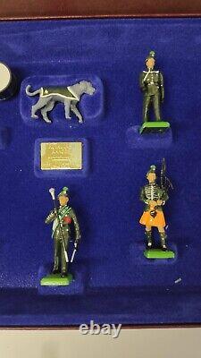 BRITAINS TOY SOLDIER SET No. 5192 The Royal Irish Rangers with Mascot