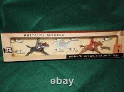 BRITAINS VINTAGE 1962 10pc BOXED LEAD HUNT SET No. 9651 FULL CRY VNM