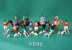 BRITAINS VINTAGE LEAD HUNT MEET SET MOUNTED STANDING HUNTSMEN WOMEN HOUNDS 20pc