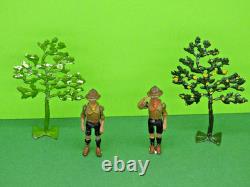 BRITAINS VINTAGE PREWAR LEAD RARE BOY SCOUTS x 2 AND #640 SMALL TREES x 2