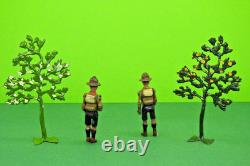 BRITAINS VINTAGE PREWAR LEAD RARE BOY SCOUTS x 2 AND #640 SMALL TREES x 2
