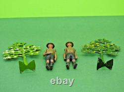 BRITAINS VINTAGE PREWAR LEAD RARE BOY SCOUTS x 2 AND #640 SMALL TREES x 2