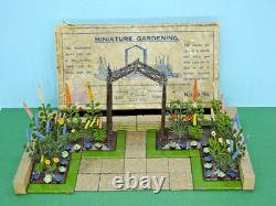 BRITAINS VINTAGE PRE-WAR 1930s MINIATURE LEAD GARDENING BOXED SET No. 9 MG