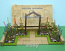 BRITAINS VINTAGE PRE-WAR 1930s MINIATURE LEAD GARDENING BOXED SET No. 9 MG