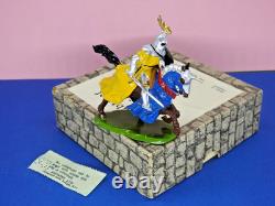 BRITAINS VNM BOXED LEAD KNIGHTS OF AGINCOURT 1954 No. 1660 MOUNTED KNIGHT