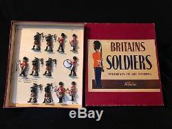 BRITAINS set # 2096 PIPES & DRUMS OF THE IRISH GUARDS boxed