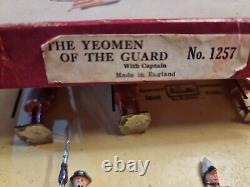 Britain Historical Series Hollowcast No 1257 Yeoman Of The Guard Still On Card