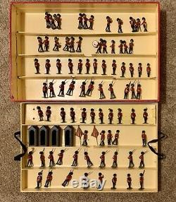 Britain's 9424 CHANGING OF THE GUARD Buckingham Palace Total 84 Pc With Box