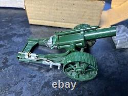 Britain's Ltd Model 18 Heavy Howitzer in its original box