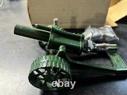 Britain's Ltd Model 18 Heavy Howitzer in its original box