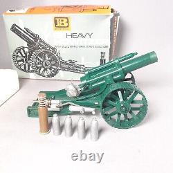 Britain's Modle 9740 18 Heavy Howitzer in Original Box 4 Shells & Brass Case