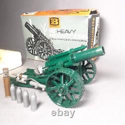 Britain's Modle 9740 18 Heavy Howitzer in Original Box 4 Shells & Brass Case