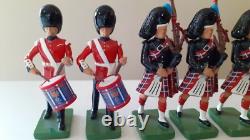 Britains 00092 deetail ceremonial band bagpipes scots guards 2001 132