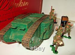 Britains 08946 British Tank Mark 1 Mother Male with 4 Figures in 132 Scale
