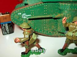 Britains 08946 British Tank Mark 1 Mother Male with 4 Figures in 132 Scale