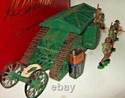 Britains 08946 British Tank Mark 1 Mother Male with 4 Figures in 132 Scale
