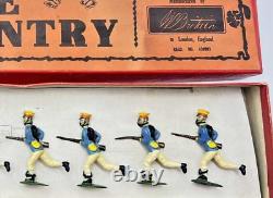 Britains 134 -Japanese Infantry -8 x Charging Infantry Fixed Arm -1925 version