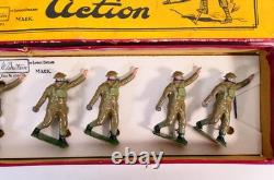 Britains 1612 Soldiers In Action. Bomb Throwers With Gas Masks