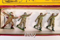 Britains 1612 Soldiers In Action. Bomb Throwers With Gas Masks