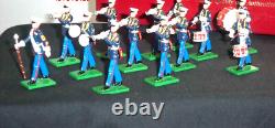 Britains 17780 U. S. Marine Corps 8th & 1 Drum & Bugle Corps 13 Piece in 54mm