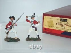 Britains 17846 British 17th Regiment Of Foot Officer + Private Defending Set