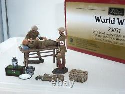 Britains 23031 British Regimental First Aid Post Doctor + Private Wounded Set 1