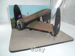 Britains 25017 British Raf Guy Gibson + Crew Dambusters Lancaster Aircraft Set