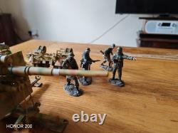 Britains 25059 German 88mm Flak Anti Tank Gun 3 Crew WW2 4 German Grenadiers