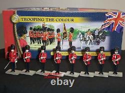 Britains 40115 Scots Guards Officer + Guardsmen Metal Toy Soldier Figure Set