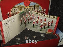 Britains 40293 21 Piece Band of Royal Marine Light Infantry in Luxury Box in 54m
