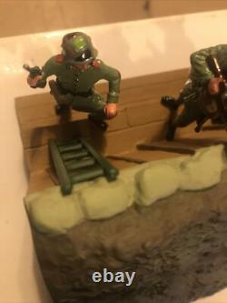 Britains 41147 Trench Set German Behind The Trenches Three Figures Boxed