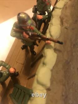Britains 41147 Trench Set German Behind The Trenches Three Figures Boxed