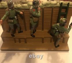 Britains 41147 Trench Set German Behind The Trenches Three Figures Boxed