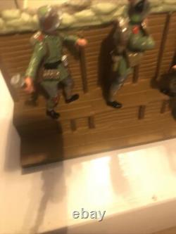 Britains 41147 Trench Set German Behind The Trenches Three Figures Boxed