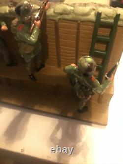 Britains 41147 Trench Set German Behind The Trenches Three Figures Boxed