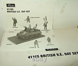 Britains 41165 VE Day in Europe, British Sherman with Liberated People in 132
