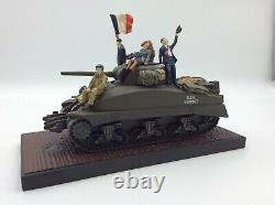 Britains 41166 VE Day Set American Tank with hedgecutter, 5 Figures damaged