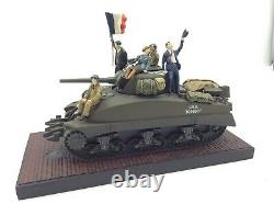 Britains 41166 VE Day Set American Tank with hedgecutter, 5 Figures damaged