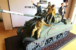 Britains 41168 VE Day in Europe, British Sherman Firefly with Liberated People