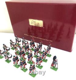 Britains 43041 RAF (Leuchars) 20 Piece Pipes & Drums Auxillary Band Set in 54mm