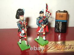 Britains 43041 RAF (Leuchars) 20 Piece Pipes & Drums Auxillary Band Set in 54mm