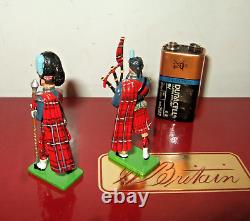 Britains 43041 RAF (Leuchars) 20 Piece Pipes & Drums Auxillary Band Set in 54mm