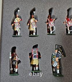 Britains 48004 Pipes and Drums Queen's Highlanders, Limited Edition, Boxed