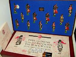 Britains 5196 The Pipes & Drums 1st Batt. The Black watch in Fitted Box in 54mm