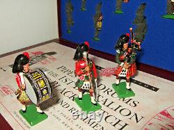 Britains 5196 The Pipes & Drums 1st Batt. The Black watch in Fitted Box in 54mm